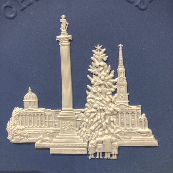 Wedgwood Jasperware 1970 Christmas Plate - Picture 3 of 5